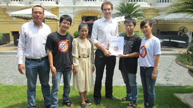 From left: Nguyen Chi Duc, Trinh Anh Tuan, Nguyen Hoang Vi, David Skowronski, Nguyen Dinh Ha, Dao Trang Loan