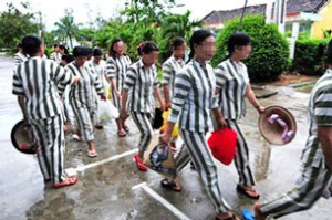 Nữ phạm nhân ở trại giam trở về phòng sau một ngày lao động (ảnh minh họa) Courtesy dantri.com