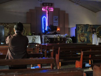 Associated Press/Photo by Chris Brummitt A worshipper prays in a church ahead of an afternoon mass in the Vietnamese central highland town of Pleiku.