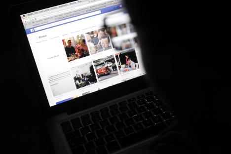 Vietnamese Internet activist Nguyen Lan Thang looks at a Facebook page at a cafe in Hanoi, 27 November 2013