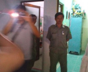 Công an, dân phòng trong một lần xét nhà Ông Trương Minh Đức trước đây.
