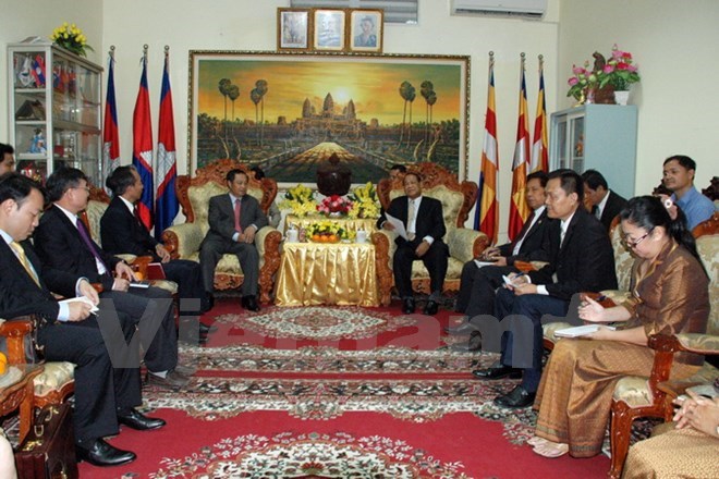 Vietnam’s Deputy Minister of Home Affairs and Head of the Committee for Religious Affairs Pham Dung and Minister of Cambodia’s Cult and Religious Affairs Min Khin reached the consensus during their talks in Phnomp Penh. (Source: VNA)