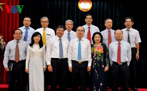 Nguyen Thien Nhan, Ambassadors, and Consul Generals (photo: Lai Hoa)