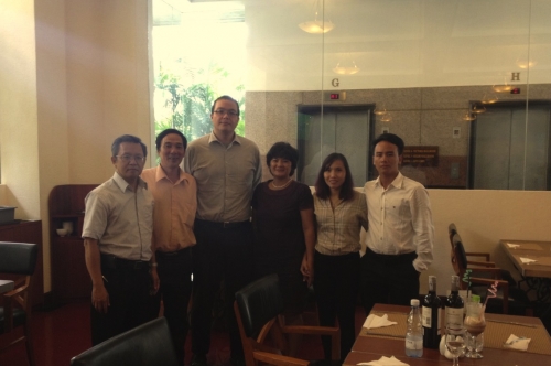 ông David V.Muehlke và các nhà hoạt động nhân quyền