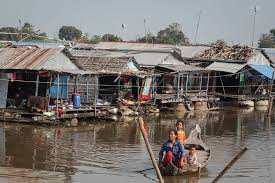 Vietnamese fishermen in Tonle Sap