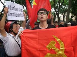 Young communist Do Minh Anh tries to stop patriotic gathering in Hanoi's center in Spring 2015