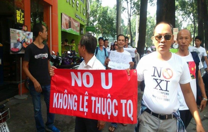 Đoàn người bắt đầu biểu tình Ảnh: Fb Nguyen Quoc An