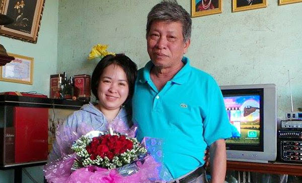 Do Thi Minh Hanh poses with her father after her release from prison, June 27, 2014.