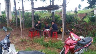 công an canh nhà Minh Nhật