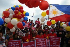 Người dân Philippines và công dân Việt Nam tại Philippines vui mừng trước phán quyết của tòa trọng tài quốc tế về biển Đông sáng 12/7/2016.