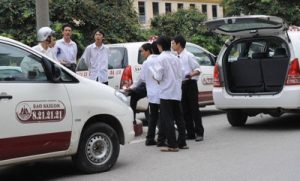 Tài xế hãng taxi Sao Sài Gòn tại Hà Nội đình công hôm 31/7/2008. AFP photo